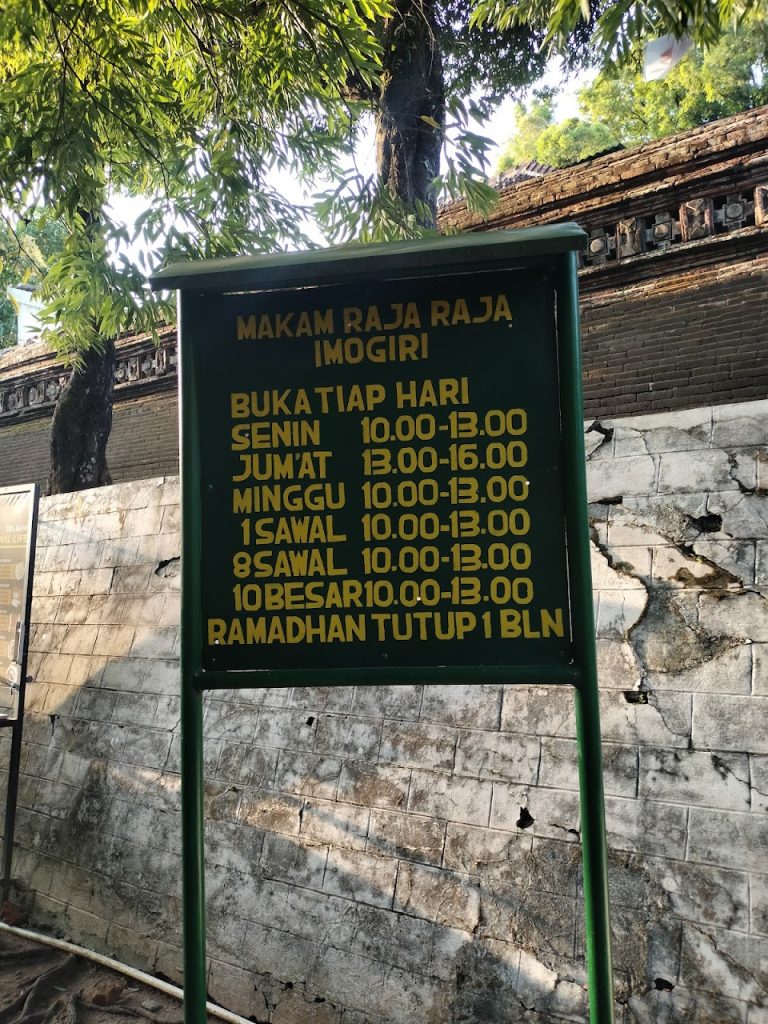 Harga Tiket Masuk dan Jam Operasional Makam Raja-Raja Imogiri Harga Tiket Masuk dan Jam Operasional Makam Raja-Raja Imogiri
