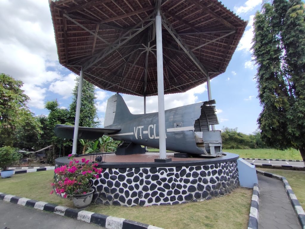 Monumen Perjuangan Adisutjipto Jogja: Situs Bersejarah Perjuangan TNI AU & Tragedi Dakota VT-CLA Monumen Perjuangan Adisutjipto Jogja: Situs Bersejarah Perjuangan TNI AU & Tragedi Dakota VT-CLA