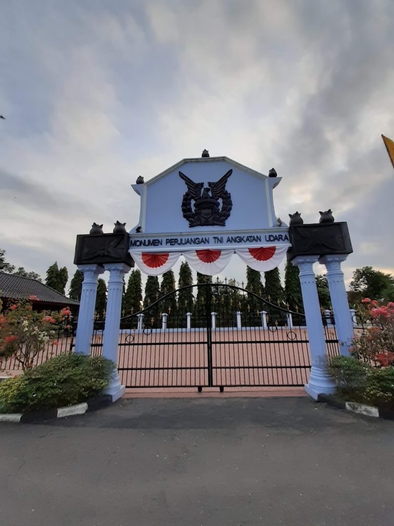 Monumen Perjuangan Adisutjipto Jogja: Situs Bersejarah Perjuangan TNI AU & Tragedi Dakota VT-CLA Monumen Perjuangan Adisutjipto Jogja: Situs Bersejarah Perjuangan TNI AU & Tragedi Dakota VT-CLA