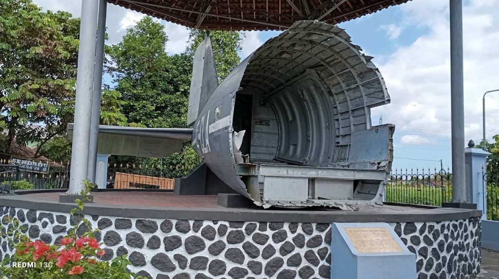 Monumen Perjuangan Adisutjipto Jogja: Situs Bersejarah Perjuangan TNI AU & Tragedi Dakota VT-CLA Monumen Perjuangan Adisutjipto Jogja: Situs Bersejarah Perjuangan TNI AU & Tragedi Dakota VT-CLA