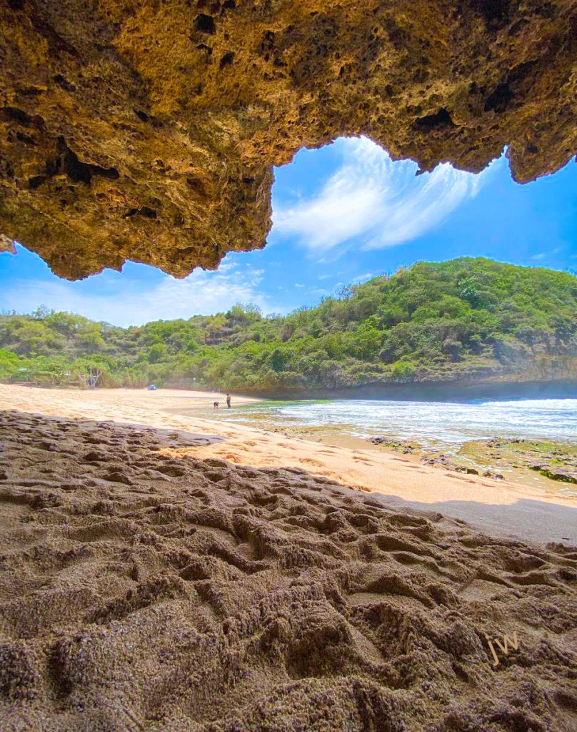 Pantai Greweng Gunungkidul: Permata Tersembunyi dengan Alam Perawan dan Petualangan Trekking Pantai Greweng Gunungkidul: Permata Tersembunyi dengan Alam Perawan dan Petualangan Trekking