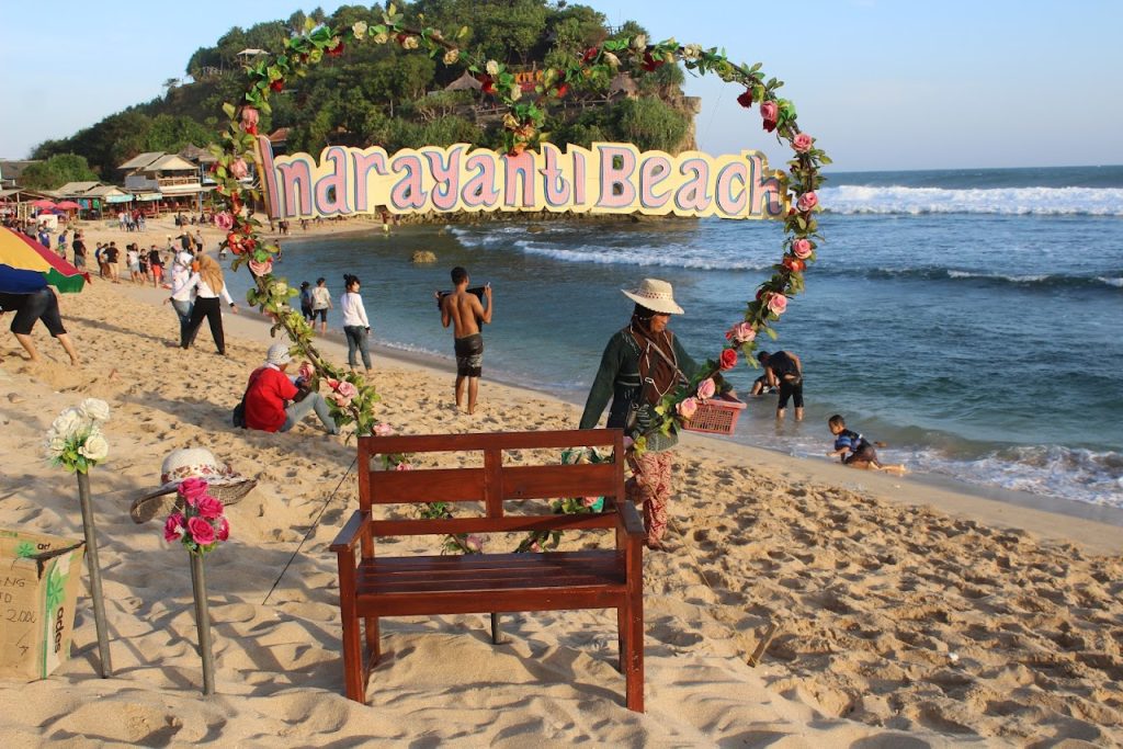Panorama Alam & Daya Tarik Visual Pantai Indrayanti Panorama Alam & Daya Tarik Visual Pantai Indrayanti