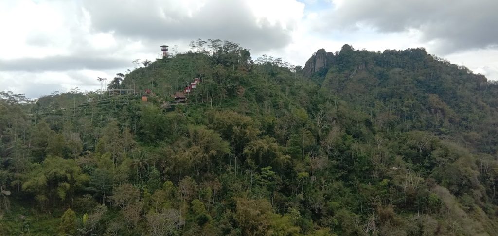 Puncak Kukusan dan Puncak Kendeng di Kulon Progo: Panorama Alam dan Sunrise yang Mempesona Puncak Kukusan dan Puncak Kendeng di Kulon Progo: Panorama Alam dan Sunrise yang Mempesona