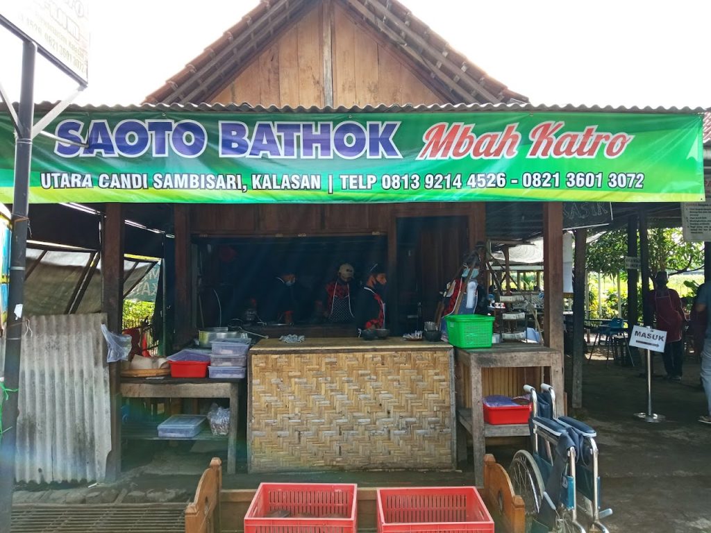 Saoto Bathok Mbah Katro: Sensasi Soto Sapi Solo dalam Bathok Kelapa di Tengah Sawah Sleman Saoto Bathok Mbah Katro: Sensasi Soto Sapi Solo dalam Bathok Kelapa di Tengah Sawah Sleman