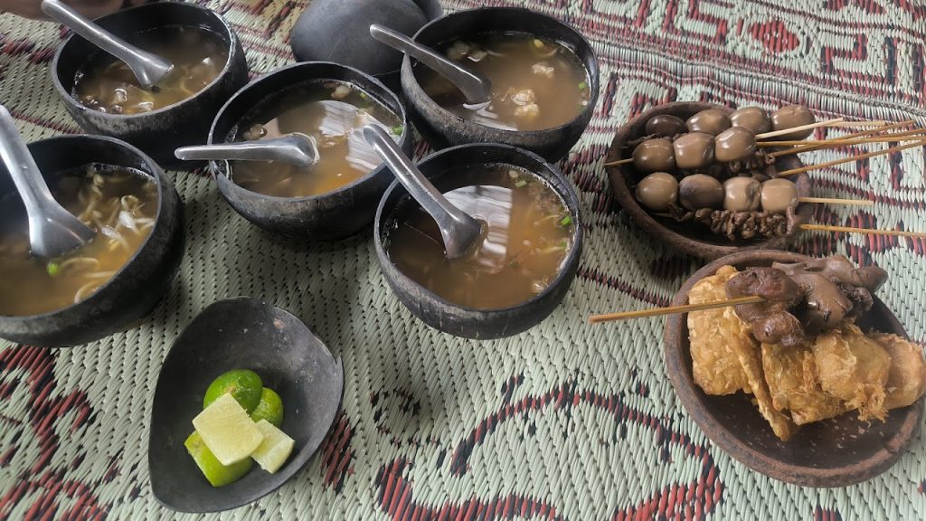 Cita Rasa Soto Sapi Bening Khas Solo Saoto Bathok Mbah Katro. Cita Rasa Soto Sapi Bening Khas Solo Saoto Bathok Mbah Katro.