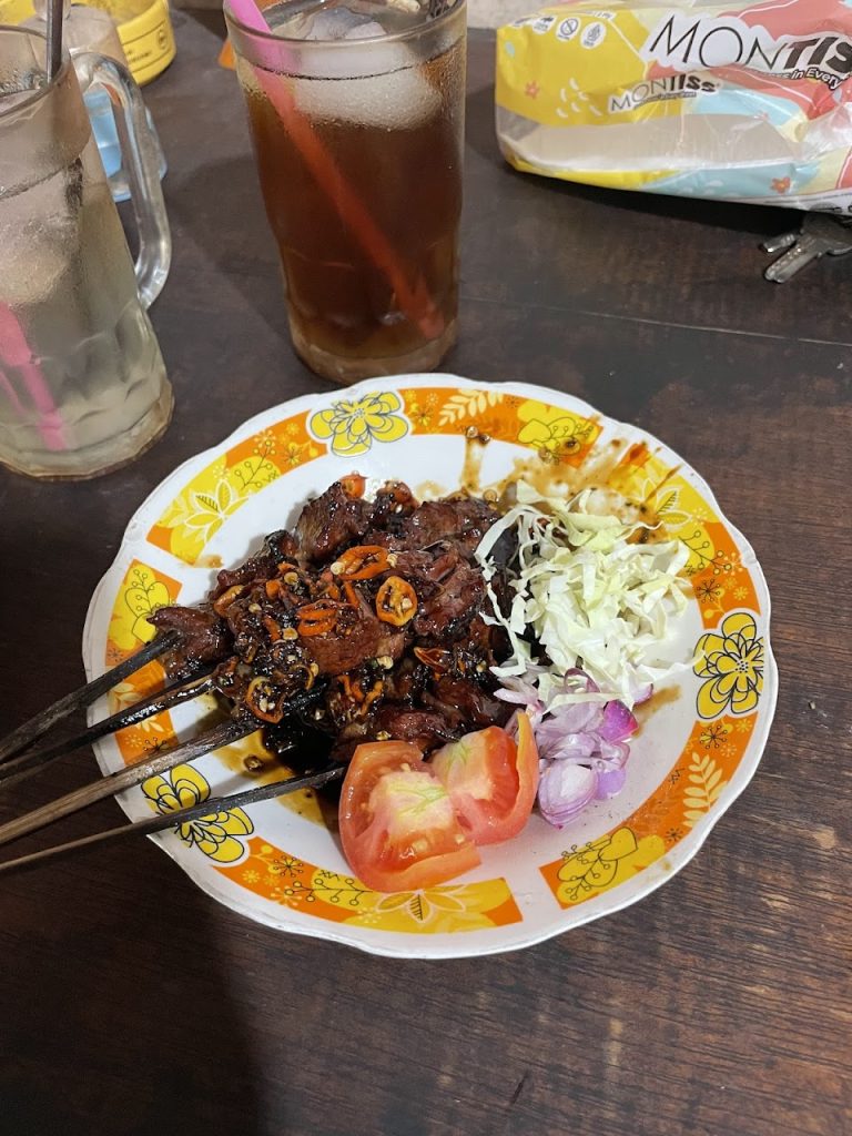 Konsep Kepedasan yang Unik Di Sate Petir Pak Nano: Jenjang Pedas dari PAUD hingga Profesor Konsep Kepedasan yang Unik Di Sate Petir Pak Nano: Jenjang Pedas dari PAUD hingga Profesor