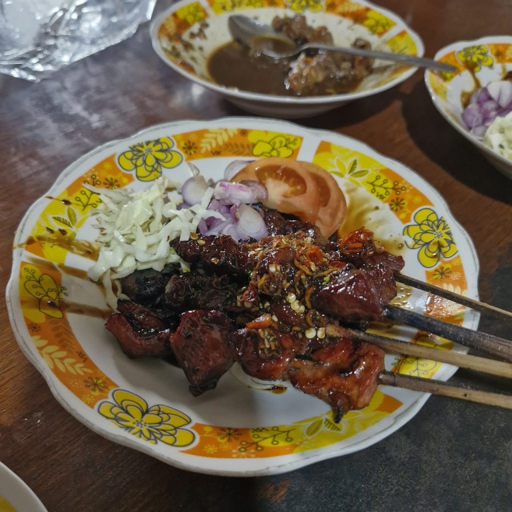 Ragam Menu Andalan di Sate Petir Pak Nano Ragam Menu Andalan di Sate Petir Pak Nano