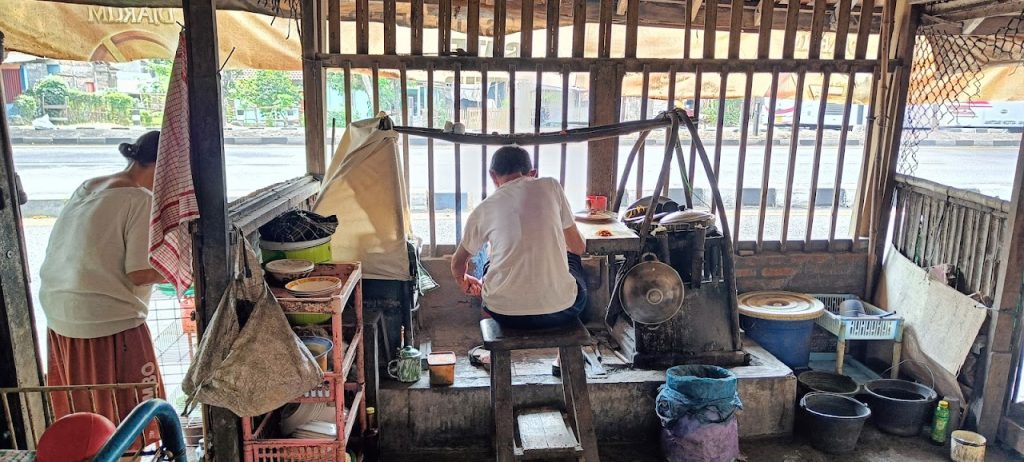 Sate Petir Pak Nano - Ikon Kuliner Pedas Legendaris di Yogyakarta Sate Petir Pak Nano - Ikon Kuliner Pedas Legendaris di Yogyakarta