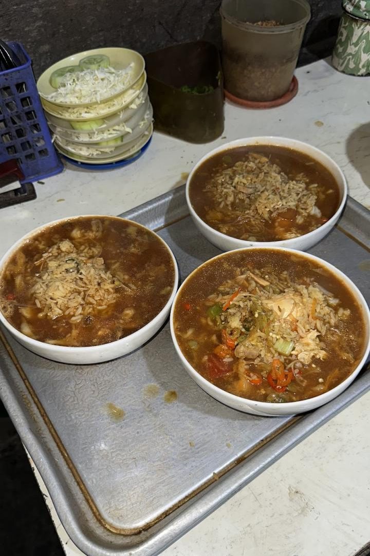 Harga Sego Godog Pak Pethel ini termasuk sangat terjangkau, biasanya dimulai sekitar Rp13.000 per porsi untuk mangkuk standar. Harga Sego Godog Pak Pethel ini termasuk sangat terjangkau, biasanya dimulai sekitar Rp13.000 per porsi untuk mangkuk standar.