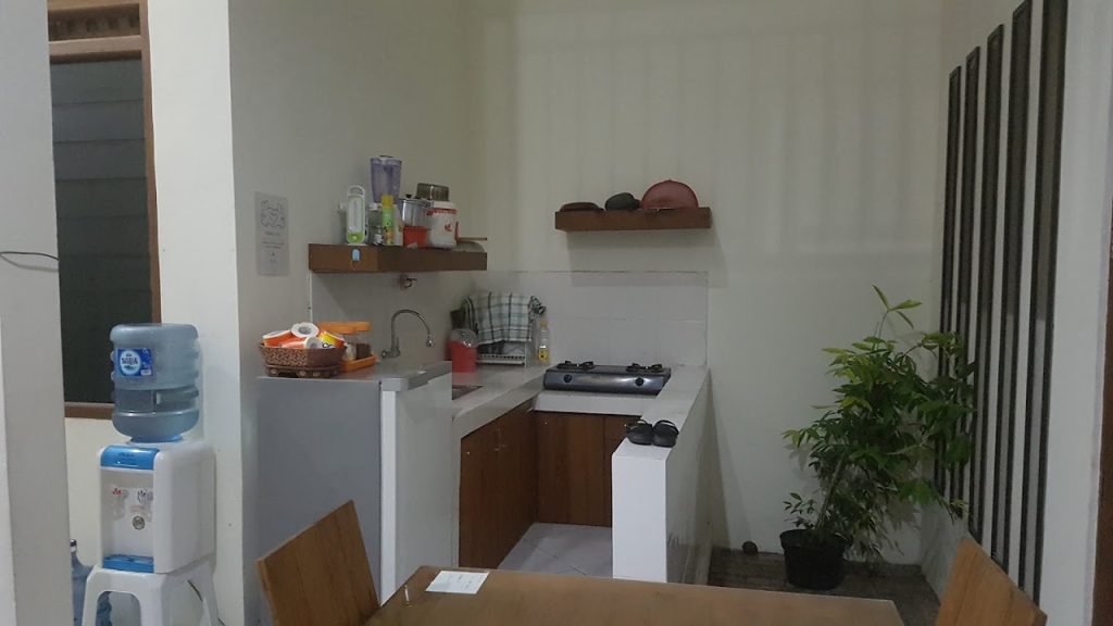 Fasilitas Lengkap & Kenyamanan Tamu - Dari Kamar Hingga Area Komunal De Lis Guest House Yogyakarta Fasilitas Lengkap & Kenyamanan Tamu - Dari Kamar Hingga Area Komunal De Lis Guest House Yogyakarta