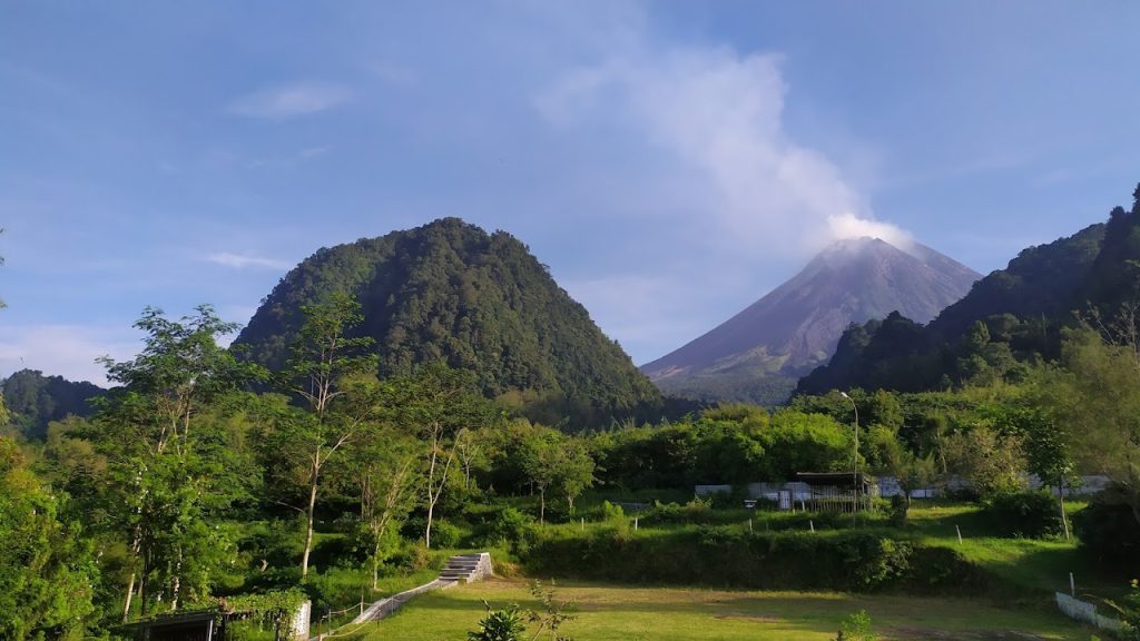 14 Tempat Wisata Paling Populer di Kaliurang, Kuliner, dan Vila Murah