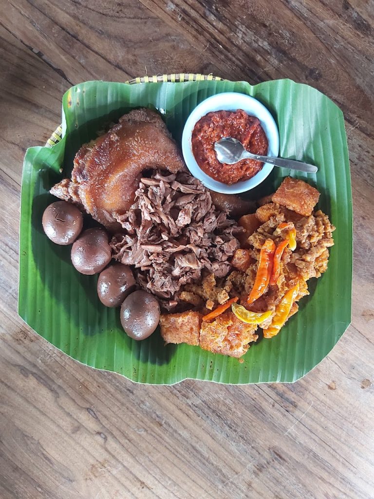 Kuliner Rumahan yang Membuat Pak Dhe Homestay Lebih Berkesan Kuliner Rumahan yang Membuat Pak Dhe Homestay Lebih Berkesan