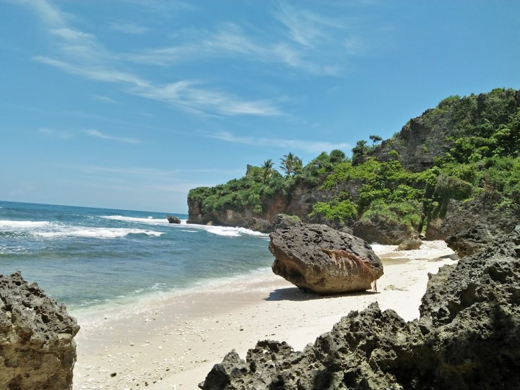 Daya Tarik Utama Pantai Pringjono Daya Tarik Utama Pantai Pringjono