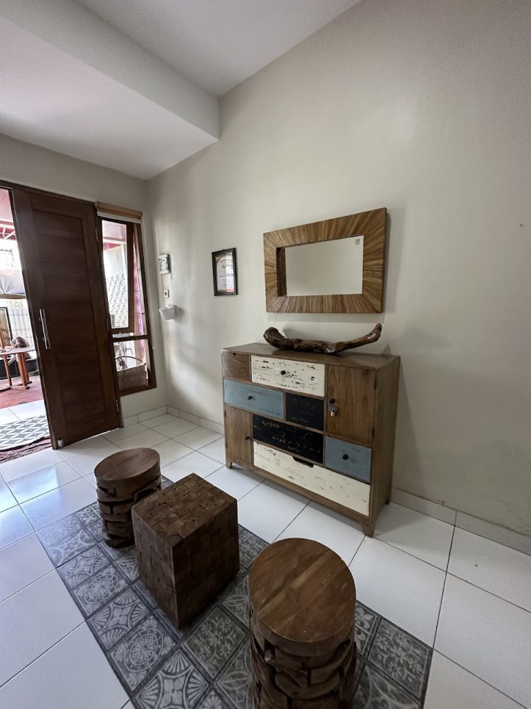 Omah Mimod: Guesthouse Retro Dekat Tugu Jogja dan Malioboro untuk Rombongan Kecil Omah Mimod: Guesthouse Retro Dekat Tugu Jogja dan Malioboro untuk Rombongan Kecil