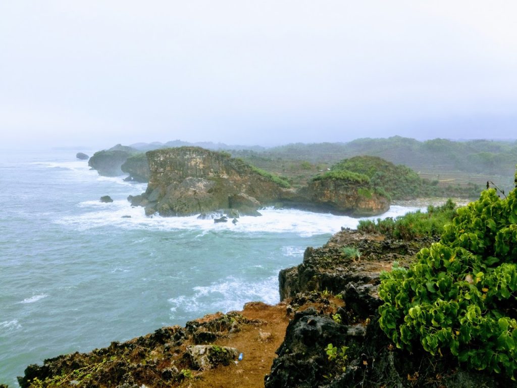 Pantai Sarangan Gunungkidul: Panduan Lengkap Wisata Pantai Tenang Dekat Krakal Pantai Sarangan Gunungkidul: Panduan Lengkap Wisata Pantai Tenang Dekat Krakal
