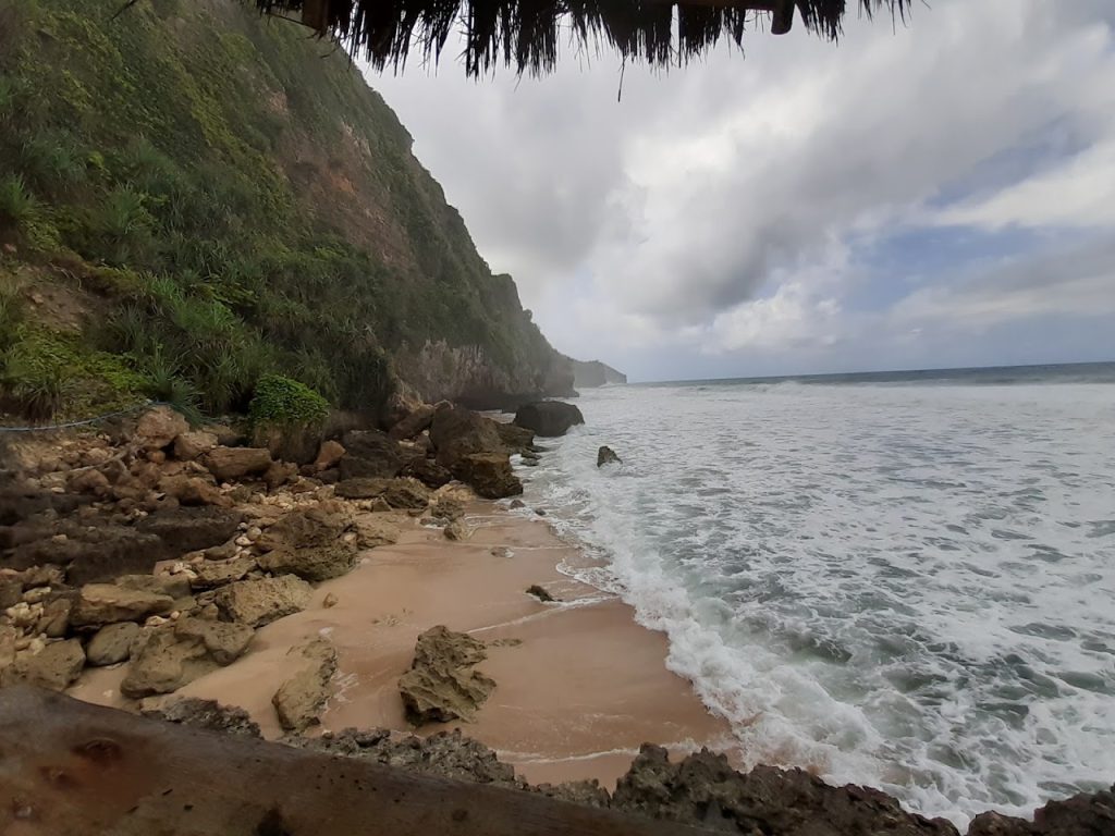 Pantai Seruni Gunungkidul: Panduan Lengkap Wisata Pantai Tersembunyi di Tepus Pantai Seruni Gunungkidul: Panduan Lengkap Wisata Pantai Tersembunyi di Tepus