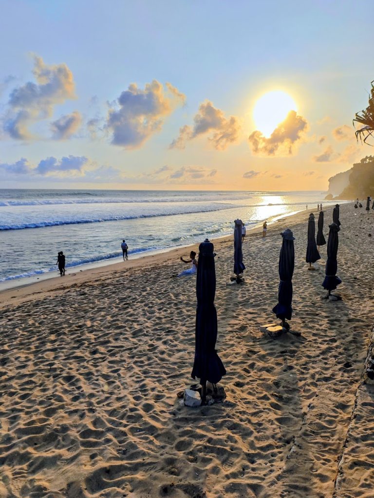 Pantai Watu Kodok Gunungkidul: Panduan Lengkap Wisata, Camping, Rute, dan Tiket Pantai Watu Kodok Gunungkidul: Panduan Lengkap Wisata, Camping, Rute, dan Tiket