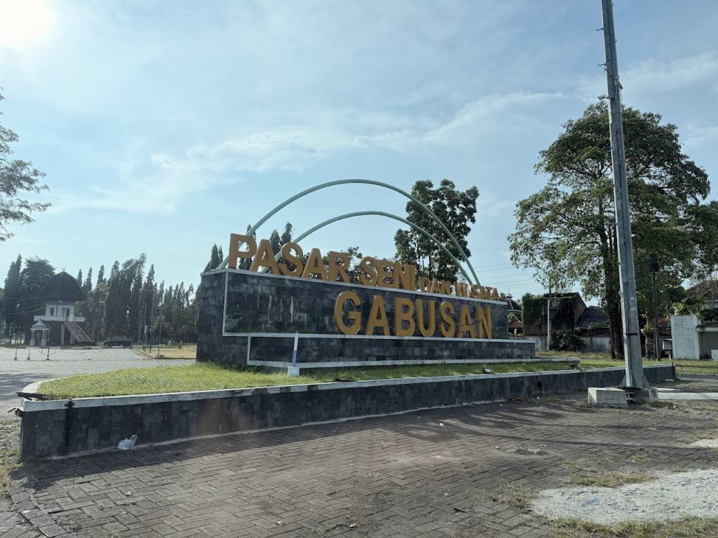 Pasar Seni Gabusan: Tempat Belanja Kerajinan dan Oleh-oleh Khas Bantul Pasar Seni Gabusan: Tempat Belanja Kerajinan dan Oleh-oleh Khas Bantul